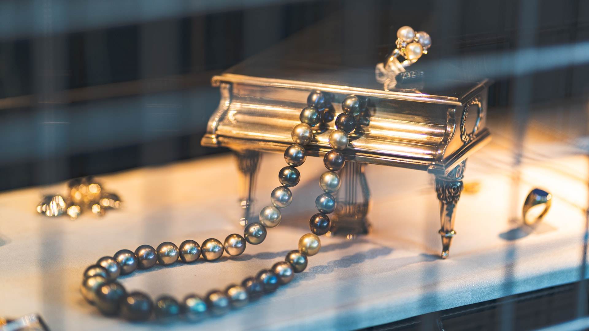 We Provide with Top Notch Product Jewellery